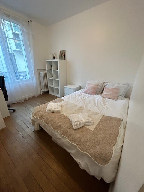 Une chambre spacieuse dans laquelle il est possible d'ajouter un lit 1 personne (90x140cm)